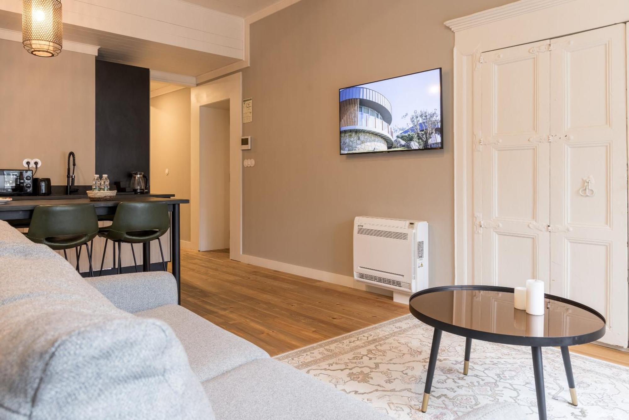 Aparthotel Largo Da Oliveira Guimarães Habitación foto
