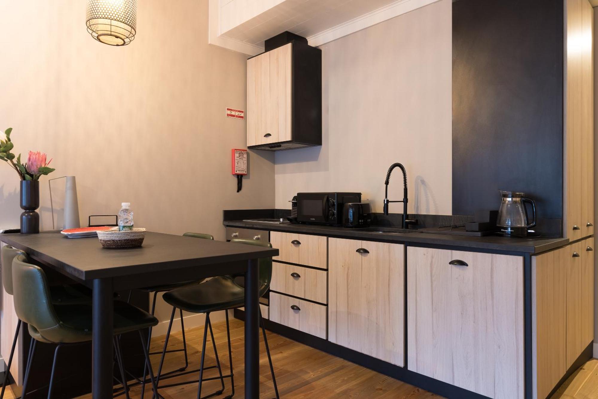 Aparthotel Largo Da Oliveira Guimarães Habitación foto