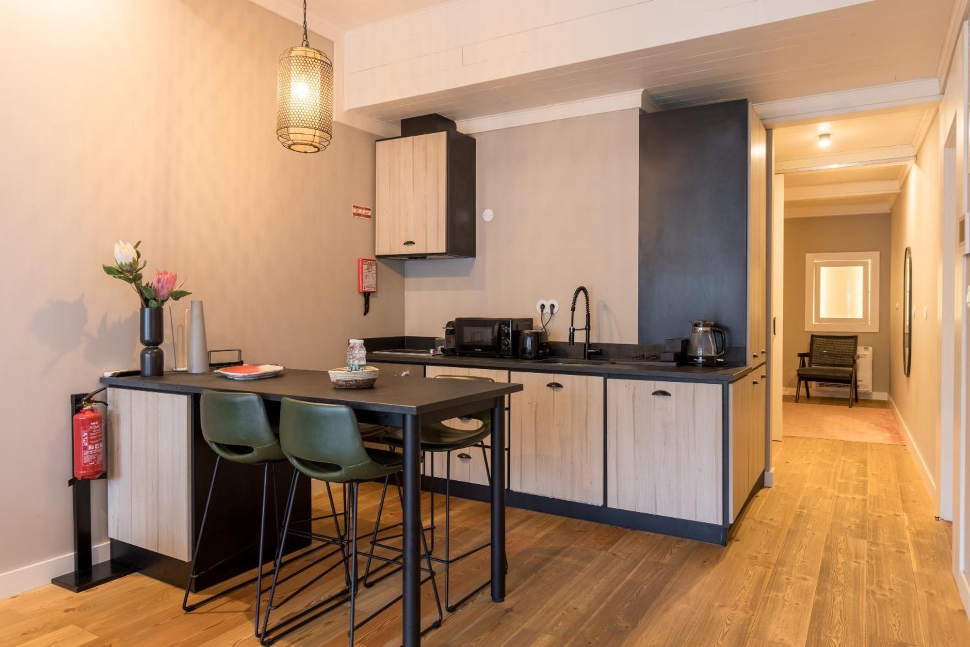 Aparthotel Largo Da Oliveira Guimarães Habitación foto