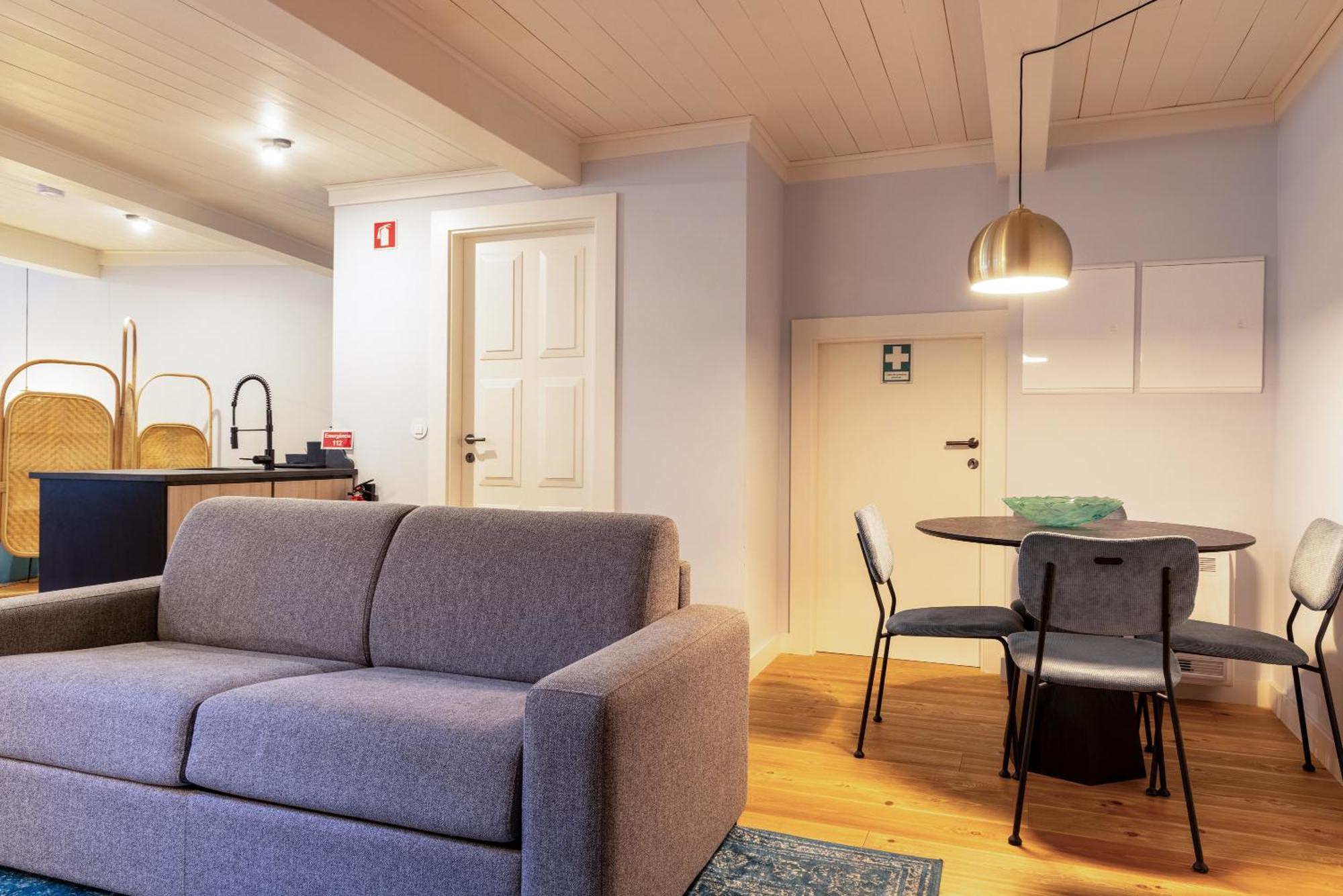 Aparthotel Largo Da Oliveira Guimarães Habitación foto